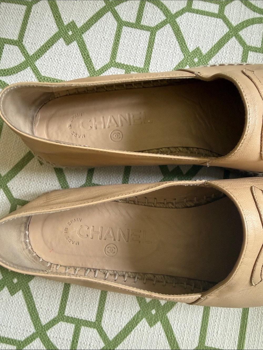 CHANEL Beige and Black Two-Tone Leather Espadrille Flats 39 - Picture 2 of 6